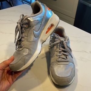 NIKE AIR MAX ladies athletic shoes. Size 7. Silver and gray. Excellent condition